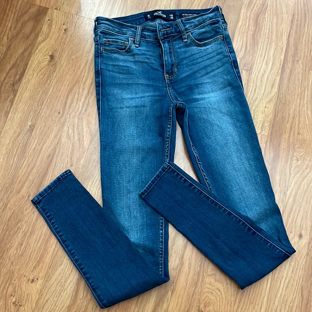 Hollister mid rise super skinny jeans